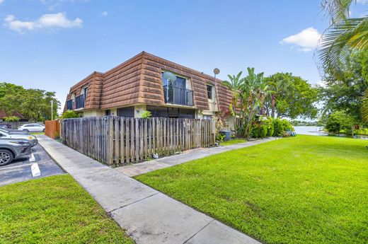 Townhouse in Sunrise, Broward County