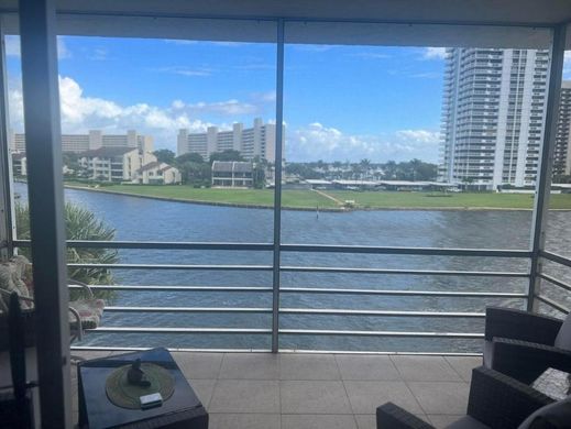 Residential complexes in North Palm Beach, Palm Beach