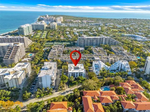 Residential complexes in Key Biscayne, Miami-Dade