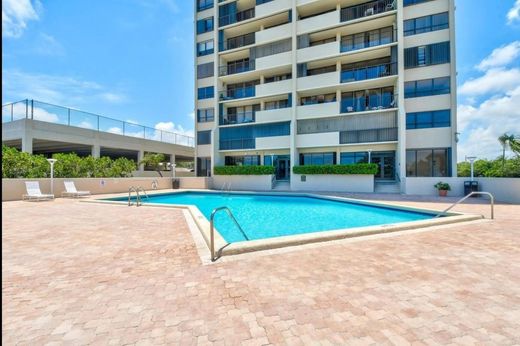 Residential complexes in West Palm Beach, Palm Beach