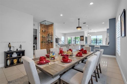 Вилла, Hialeah, Miami-Dade County