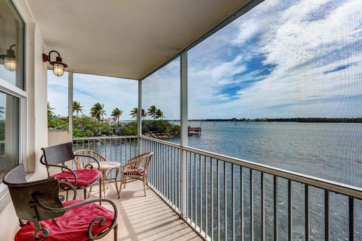 Residential complexes in Boynton Beach, Palm Beach