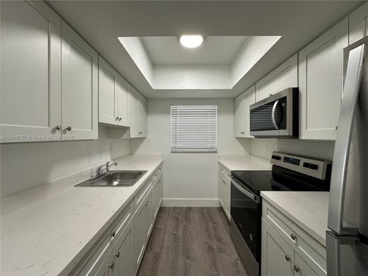 公寓楼  Oakland Park, Broward County