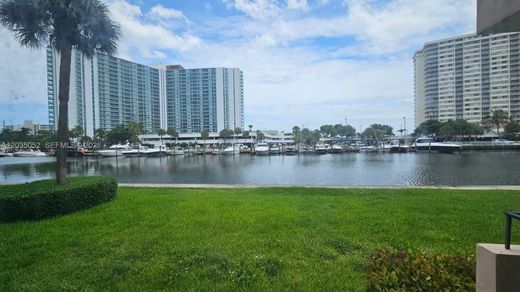 Residential complexes in Sunny Isles Beach, Miami-Dade