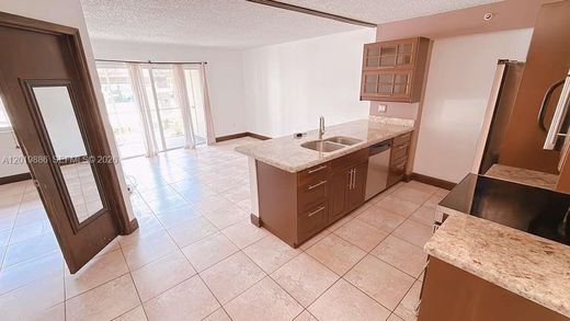 Residential complexes in Hollywood, Broward County