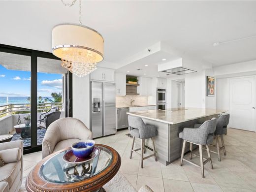 Residential complexes in Highland Beach, Palm Beach