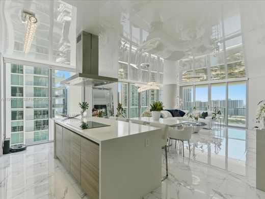 Kamienica w Sunny Isles Beach, Miami-Dade County