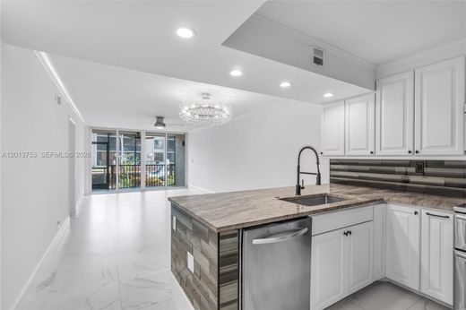 Residential complexes in Boca Raton, Palm Beach
