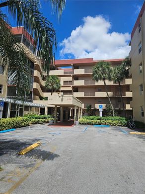 Residential complexes in Plantation, Broward County