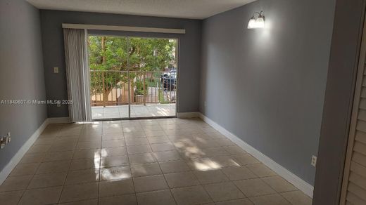 マイアミ, Miami-Dade Countyのアパートメント・コンプレックス