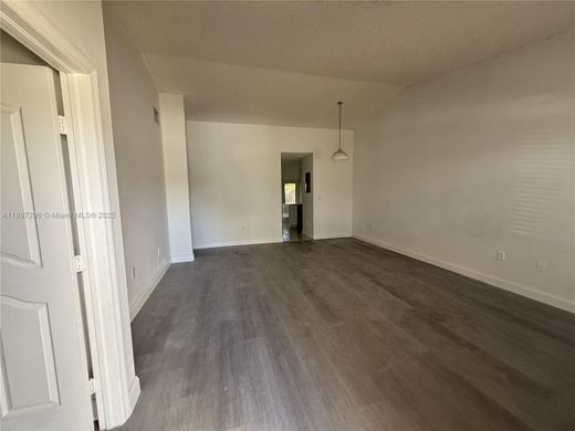 Wohnkomplexe in Hialeah, Miami-Dade County