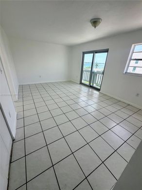 Residential complexes in Miami Beach, Miami-Dade