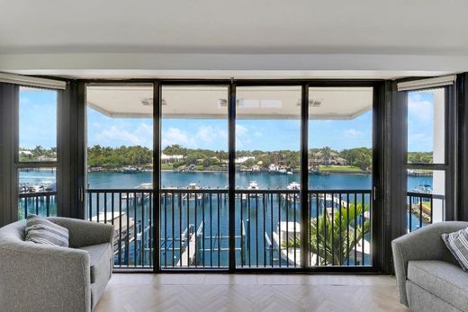 Residential complexes in Juno Beach, Palm Beach