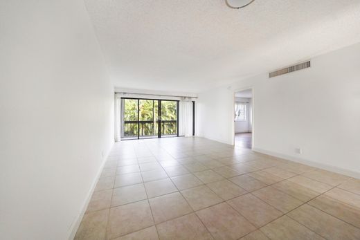 Residential complexes in West Palm Beach, Palm Beach