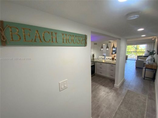 Residential complexes in Miami Beach, Miami-Dade