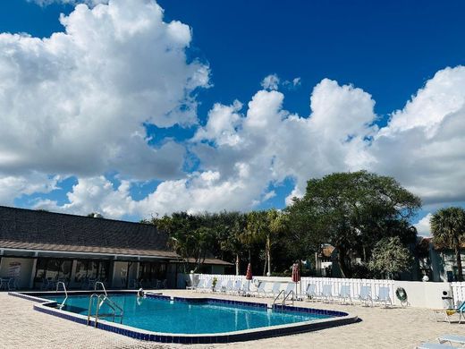 Residential complexes in Delray Beach, Palm Beach