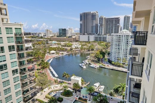 Residential complexes in Fort Lauderdale, Broward County