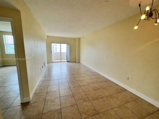Residential complexes in Coral Gables, Miami-Dade