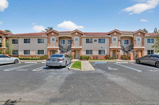 Residential complexes in West Palm Beach, Palm Beach