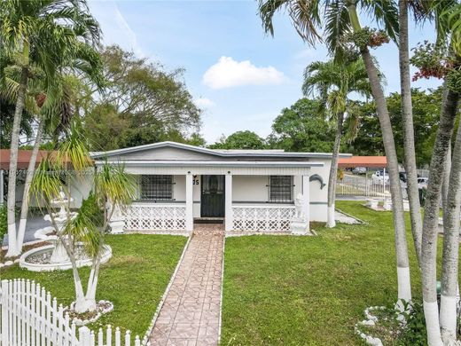 Villa in North Miami, Miami-Dade County