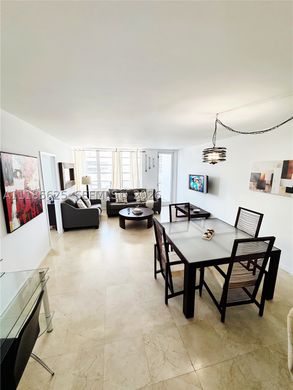 Residential complexes in Miami Beach, Miami-Dade