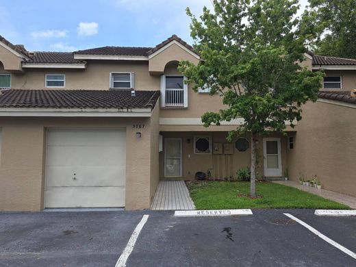 Townhouse in Sunrise, Broward County