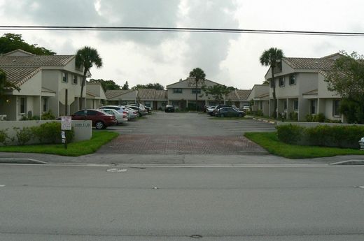 Townhouse in Coral Springs, Broward County