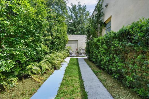 Residential complexes in Coral Gables, Miami-Dade