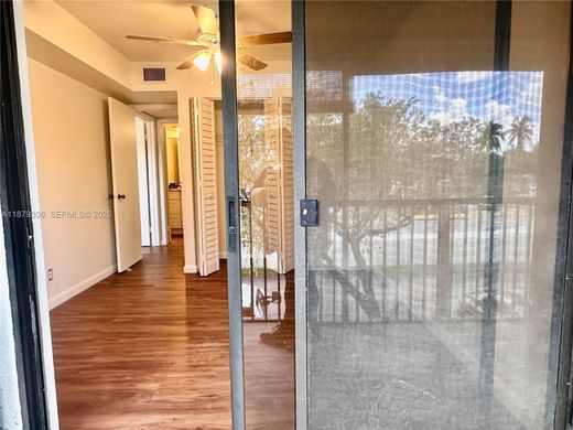 公寓楼  Cutler Bay, Miami-Dade County