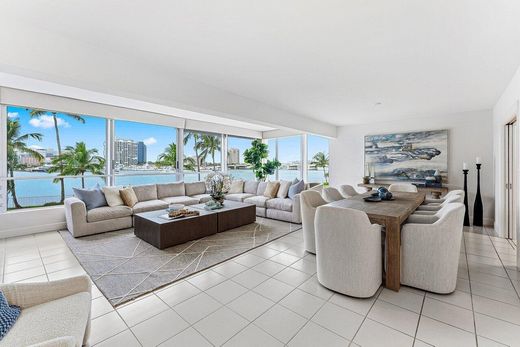 Residential complexes in Palm Beach, Florida