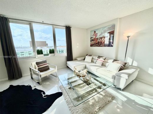 Residential complexes in Miami Beach, Miami-Dade