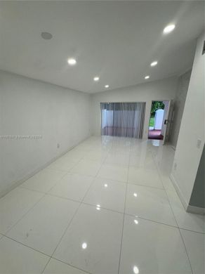 Kamienica w Miami, Miami-Dade County