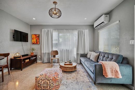 Residential complexes in Fort Lauderdale, Broward County