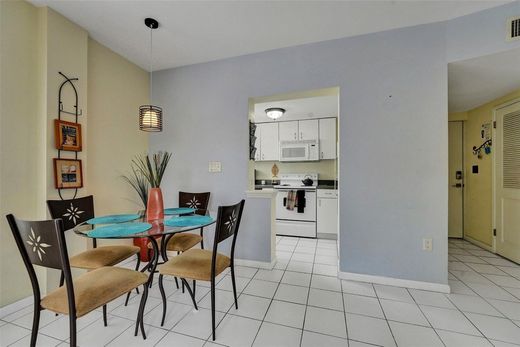 Residential complexes in Fort Lauderdale, Broward County