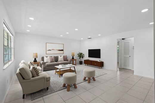 Residential complexes in Boca Raton, Palm Beach