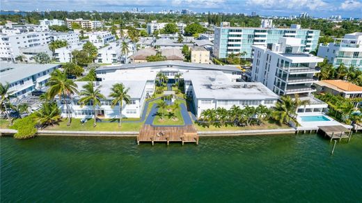 Residential complexes in Miami Beach, Miami-Dade