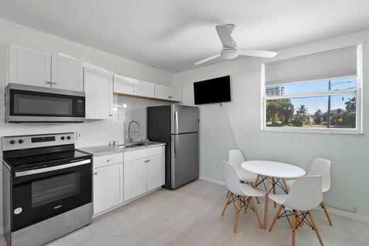 公寓楼  Fort Pierce, Saint Lucie County