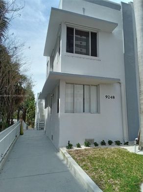 Kamienica w Surfside, Miami-Dade County