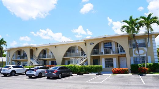 Residential complexes in Delray Beach, Palm Beach