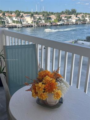 Residential complexes in Hollywood, Broward County