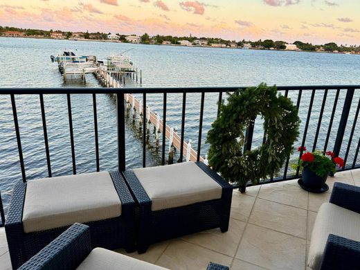 Residential complexes in Lantana, Palm Beach