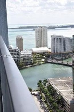 マイアミ, Miami-Dade Countyのアパートメント・コンプレックス