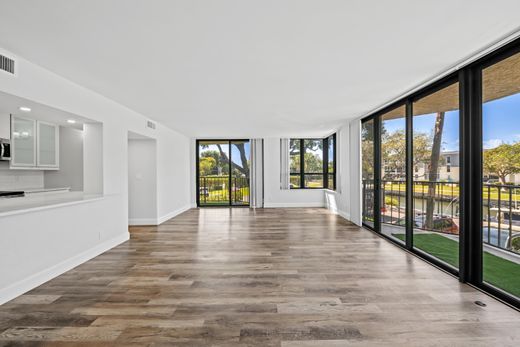 Residential complexes in Boca Raton, Palm Beach