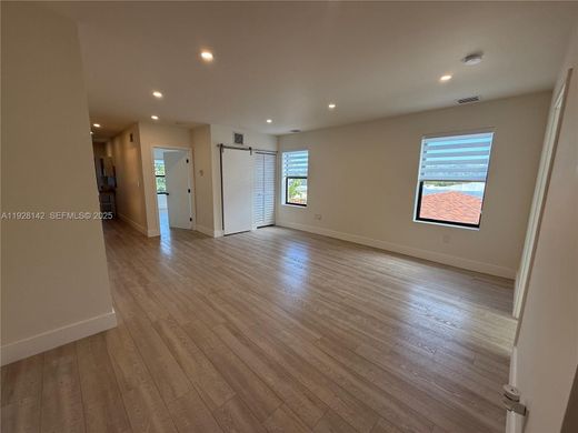 ‏בניין ב  מיאמי, Miami-Dade County