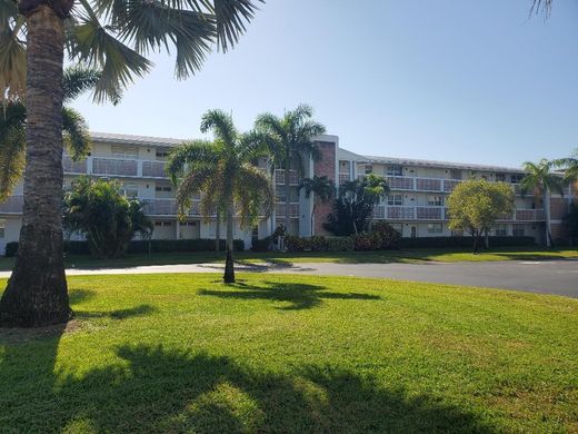 Residential complexes in Boca Raton, Palm Beach