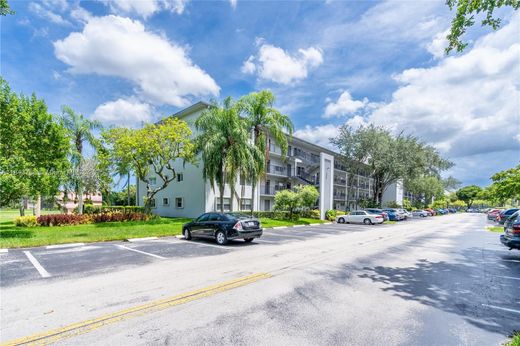 Residential complexes in Pembroke Pines, Broward County