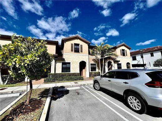 Townhouse in Hialeah, Miami-Dade
