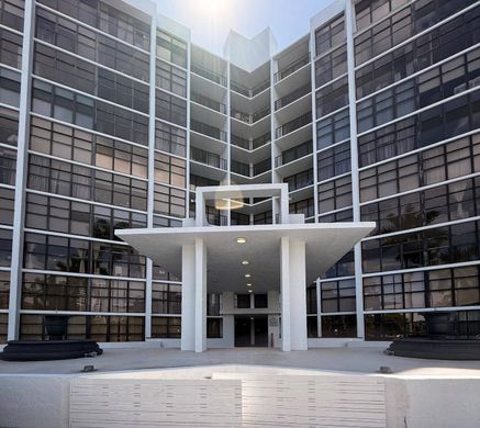 Residential complexes in Hallandale, Broward County