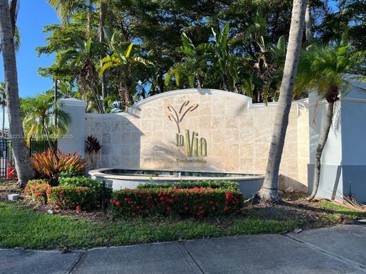 Pembroke Pines, Broward Countyのアパートメント・コンプレックス