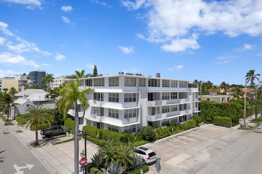 Residential complexes in Palm Beach, Florida